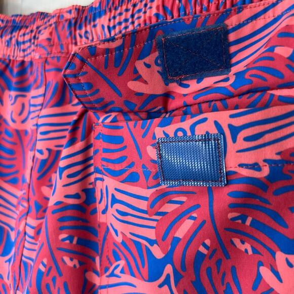 VINEYARD VINES 7" Printed Chappy Swim Trunks in Pinks and Blue Men's XS - Picture 10 of 13
